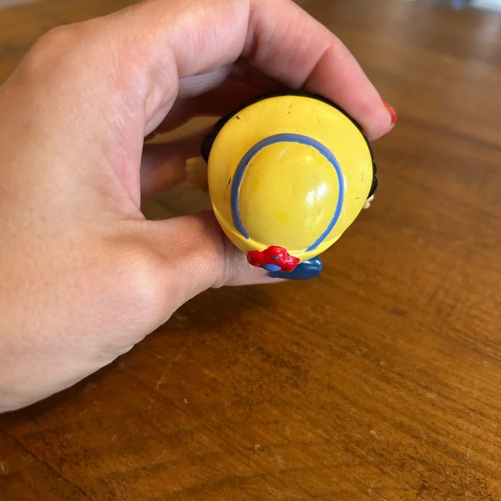 2002 Fisher Price Little People SONYA LEE TEA PARTY GIRL wearing Yellow Hat